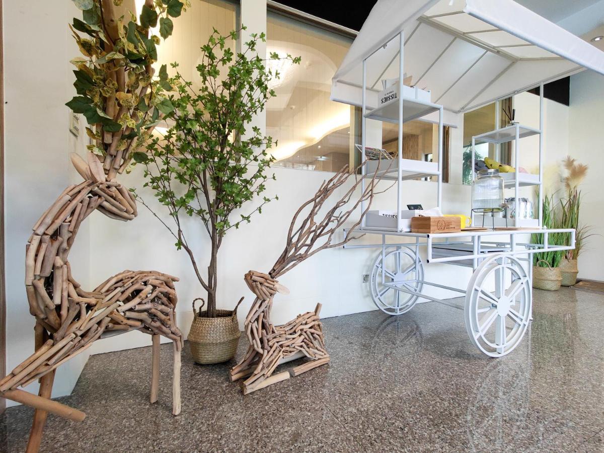 Lovestar Lakeside Hotel - Stars Building Nanwan Εξωτερικό φωτογραφία